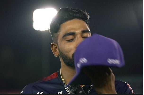 Siraj: 2016ல் புவனேஷ்வர் குமாருக்காக கேப்பை வாங்கிய போதே ஆசைப்பட்டேன்- நெகிழ்ந்த முகமது சிராஜ்      