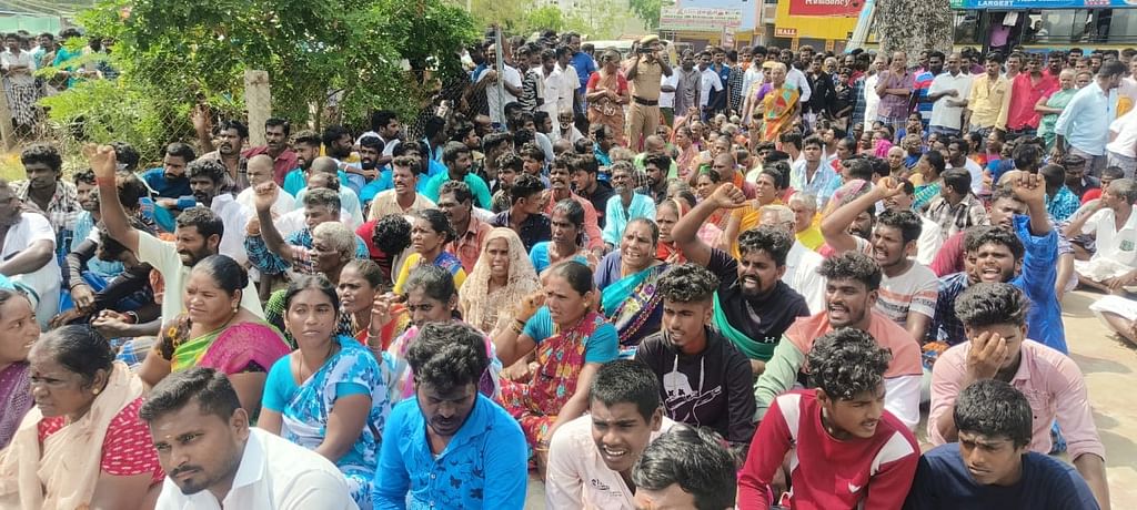 அடித்துக் கொல்லப்பட்ட மீனவர்; சாலைமறியலில் இறங்கிய கிராம மக்கள்- ராமேஸ்வரத்தில் பதற்றம்!