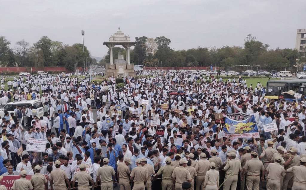 மருத்துவர்கள் போராட்டம்