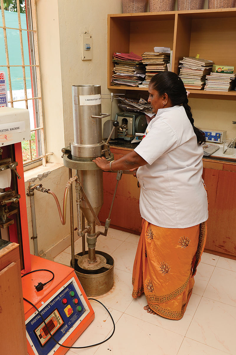 காகிதக்கூழ் இயந்திரம்