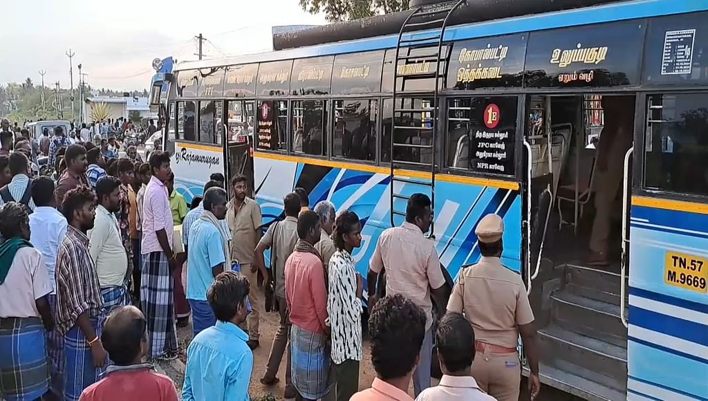 பேருந்தில் பயணித்தவர்கள்