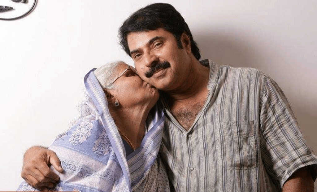 மம்முட்டி தாய் பாத்திமா இஸ்மாயிலுடன்