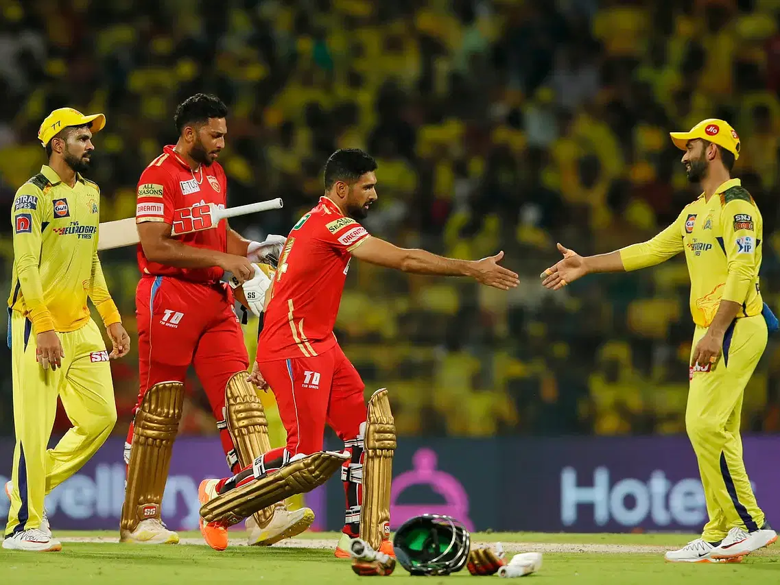 CSKvPBKS : பெவிலியனிலிருந்து மெசேஜ்; அம்பயருடன் உரையாடல்; கடைசி பந்தில் பலே திட்டம்!