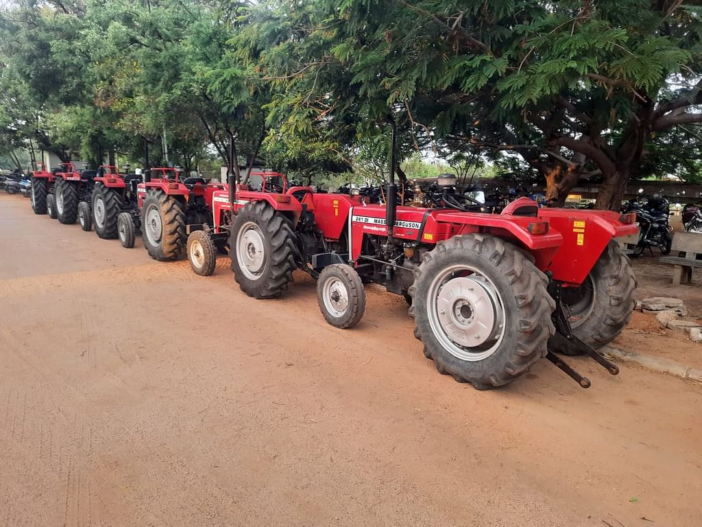மீட்கப்பட்ட டிராக்டர்கள்