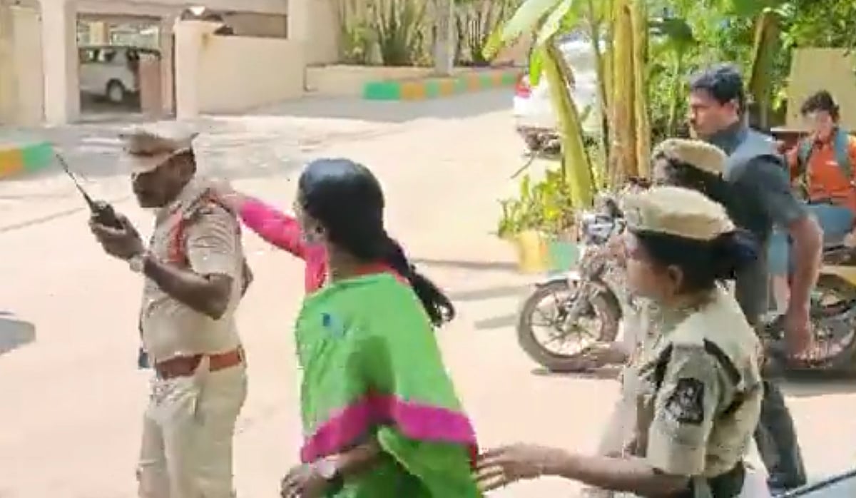 போலீஸாரை அறைந்த ஒய்.எஸ் ஷர்மிளா - ஆந்திர முதல்வரின் தங்கைக்கு 2 வாரம் நீதிமன்ற காவல்! 