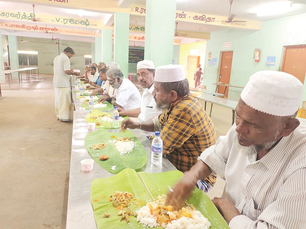ஒற்றுமையின் அடையாளம் இந்தச் சந்தனச் சுவடு!