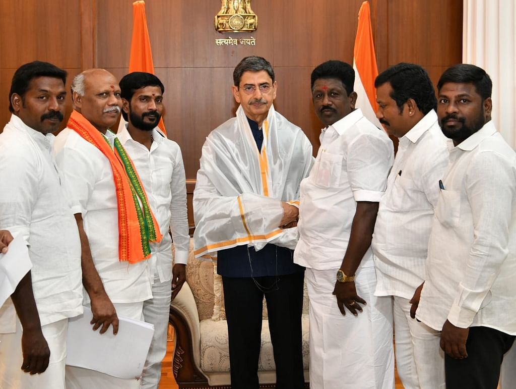 ஆளுநரைச் சந்தித்த பா.ஜ.க பிரமுகர் சங்கர்