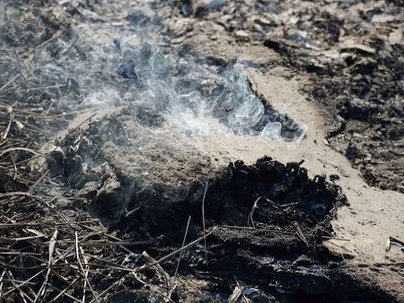 புனே: நடத்தையில் சந்தேகம்; உறவுக்கார பெண், 2 குழந்தைகளை கொலைசெய்து வீட்டுக்கு முன் எரித்த நபர்!