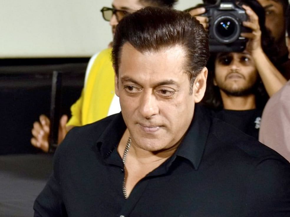Salman Khan: `வரும் 30-ம் தேதி சல்மானைக் கொலைசெய்வோம்' - பகீர் கிளப்பிய சிறுவன்... போலீஸ் விசாரணை!
