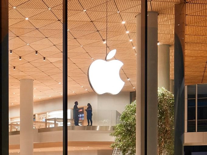 Apple: 20 மொழிகள் தெரிந்த பணியாளர்கள்; 10 லட்சம் வேலைவாய்ப்புகள்; இந்தியாவின் முதல் ஆப்பிள் ஸ்டோர்!