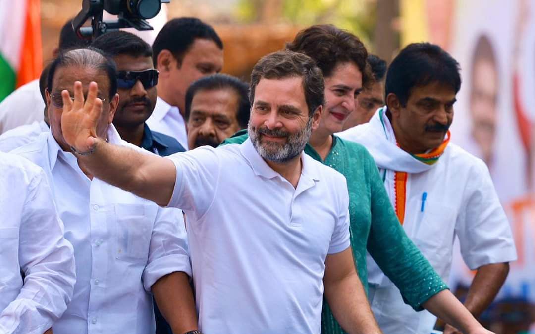 வாகனத்தில் `வாய்மையே வெல்லும்’... `வீட்டைப் பறித்தால், நிலைகுலைந்துபோவேனா?’ - வயநாட்டில் ராகுல்