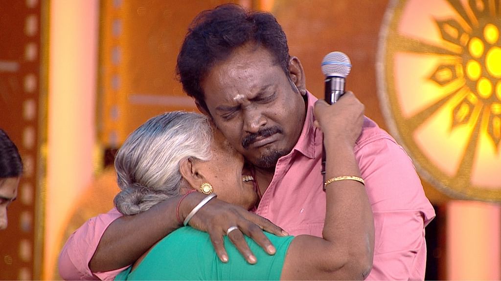 தன் தாயாருடன் இயக்குநர் விருமாண்டி - ஆனந்த விகடன் சினிமா விருதுகள்