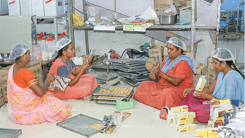 மதிப்புக்கூட்டல் பணியில்