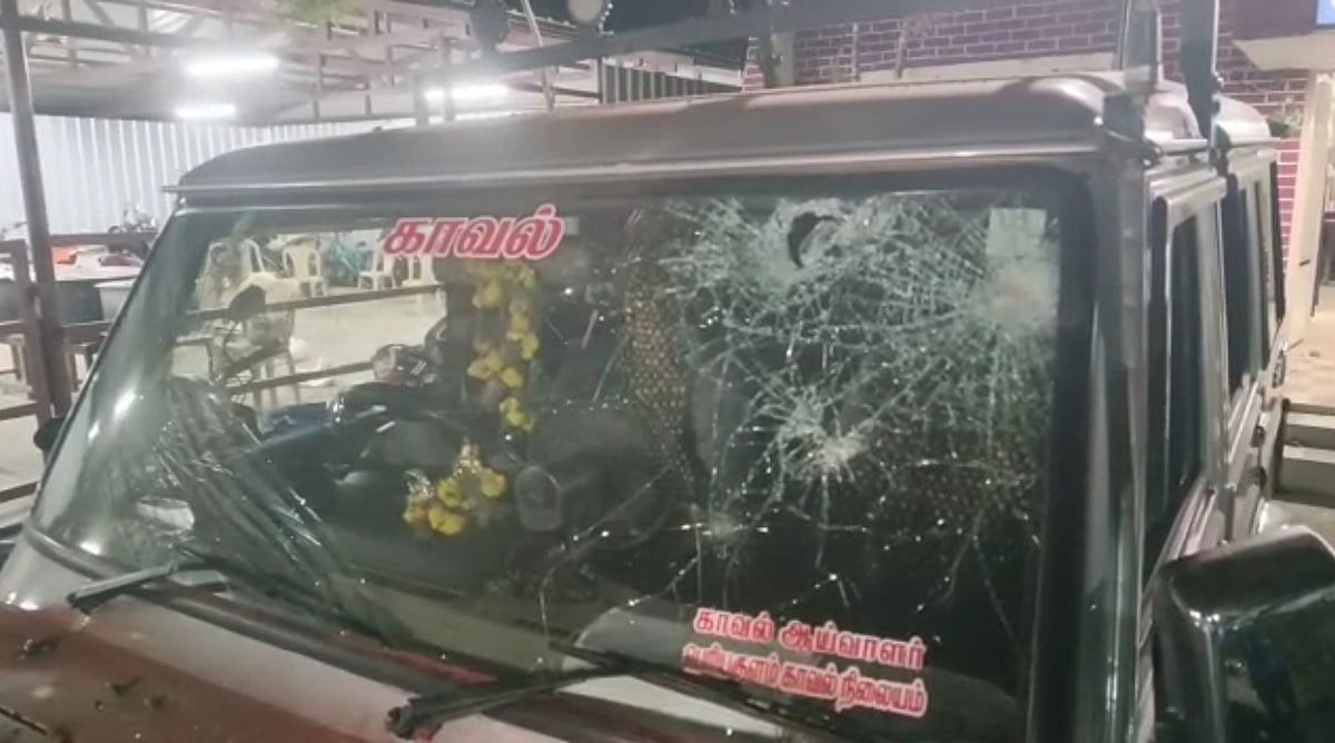 தேனி: இளைஞர்கள் இடையே வெடித்த மோதல்; காவல் நிலையம், ஆம்புலன்ஸ் மீது தாக்குதல் - போலீஸ் குவிப்பு!