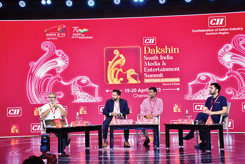 விகடன் குழும நிர்வாக இயக்குநர் பா.சீனிவாசன்,
‘டிஸ்னி ஸ்டார் இந்தியா’ அலோக் ஜெயின்,
‘ஏசியா நெட்’ சங்கரநாராயணா, ‘பாலிசிபஜார்’ சமிர் சேத்தி
