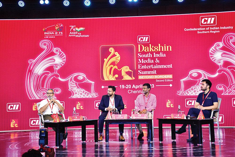விகடன் குழும நிர்வாக இயக்குநர் பா.சீனிவாசன், 
‘டிஸ்னி ஸ்டார் இந்தியா’  அலோக் ஜெயின், 
‘ஏசியா நெட்’ சங்கரநாராயணா, ‘பாலிசிபஜார்’ சமிர் சேத்தி