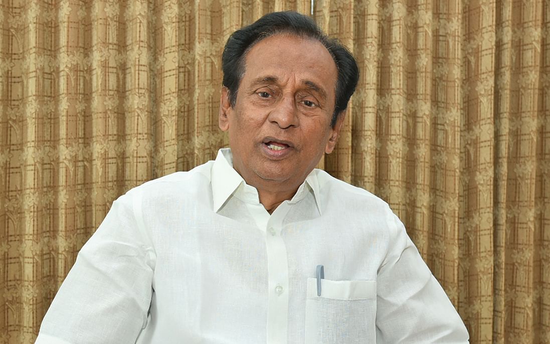 `உப்பைத் தின்றவன் தண்ணீரைக் குடித்துதான் ஆக வேண்டும்!' - செந்தில் பாலாஜியைச் சாடும் செம்மலை