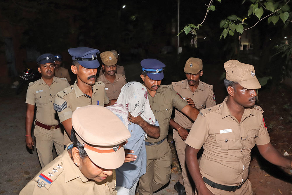 கைது