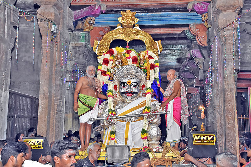 புருஷா வாகனத்தில் மீனாட்சி