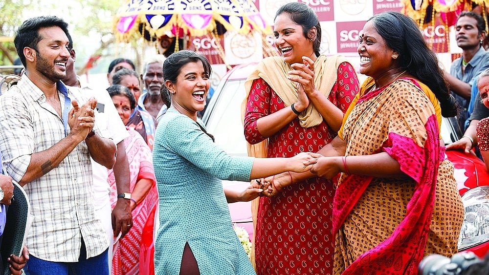 சொப்பன சுந்தரி விமர்சனம்: காருக்கு அக்கப்போர்; ஐஸ்வர்யா ராஜேஷின் நாயகி பிம்ப சினிமா ஈர்க்கிறதா?