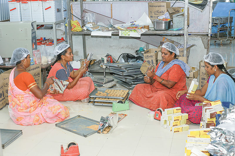 மதிப்புக்கூட்டல் பணியில்