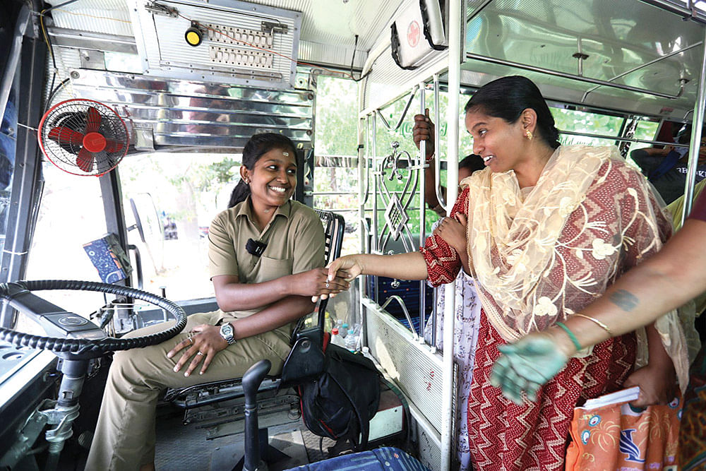 இன்னும் ஜேசிபி மட்டும்தான் ஓட்டலை!