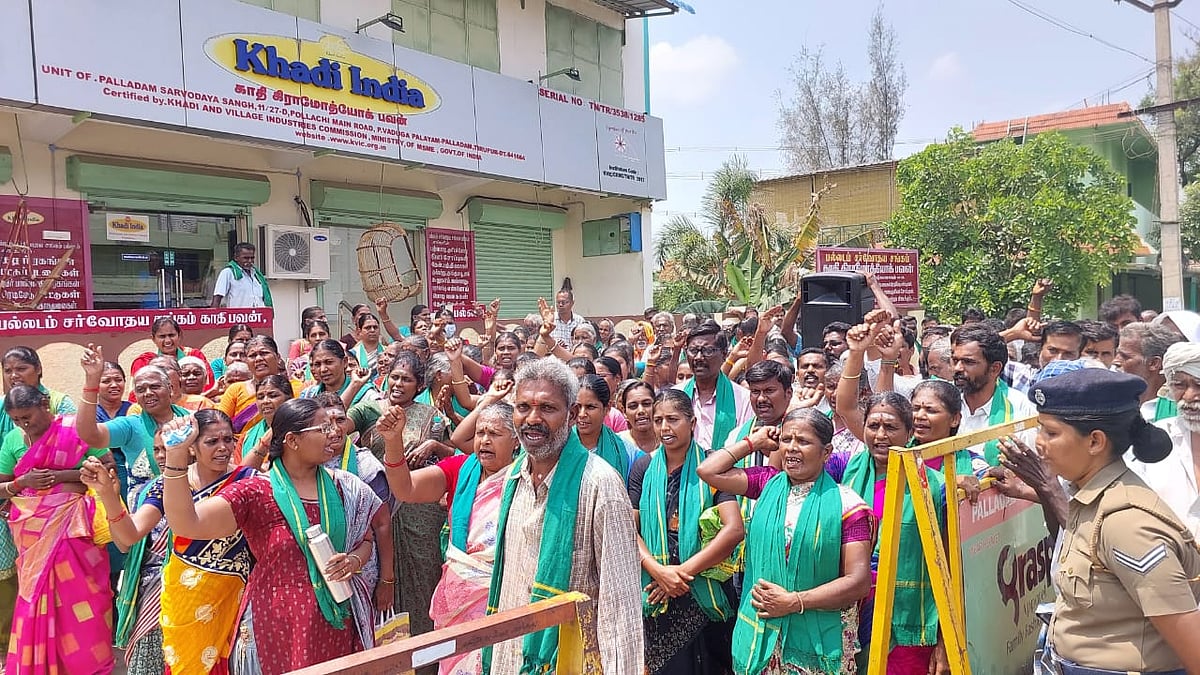 ``அரசின் அடையாள அட்டைகளை திருப்பிக் கொடுப்போம்