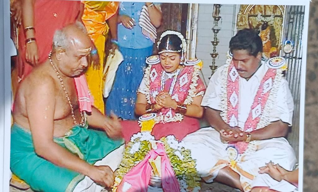 புதுச்சேரி: `ரகசியத் திருமணம், கொலை மிரட்டல்' - பாஜக எம்.எல்.ஏ வீட்டின் முன்பு முதல் மனைவி போராட்டம்