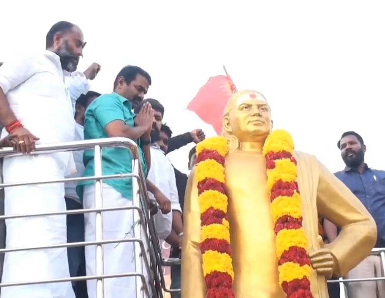 `வன்னியருக்கு 10.5% இட ஒதுக்கீடு ஏனென்று கேட்காதே;எனக்கு 25% கொடு எனக் கேள்'-மதுரையில் சீமான் பேச்சு