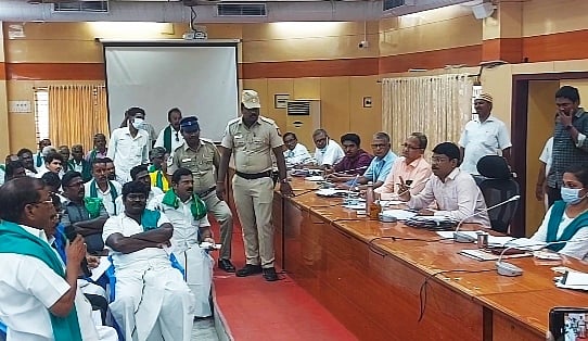 ``நாக்கில் நரம்பில்லாமல் பேசுவதா!