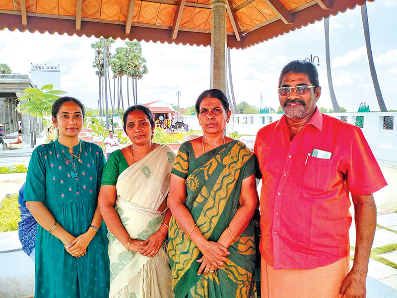 ரிதன்யா குடும்பத்தினர்