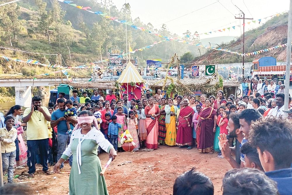 எமரால்டு கிராமம் மாரியம்மன் கோயில் திருவிழா