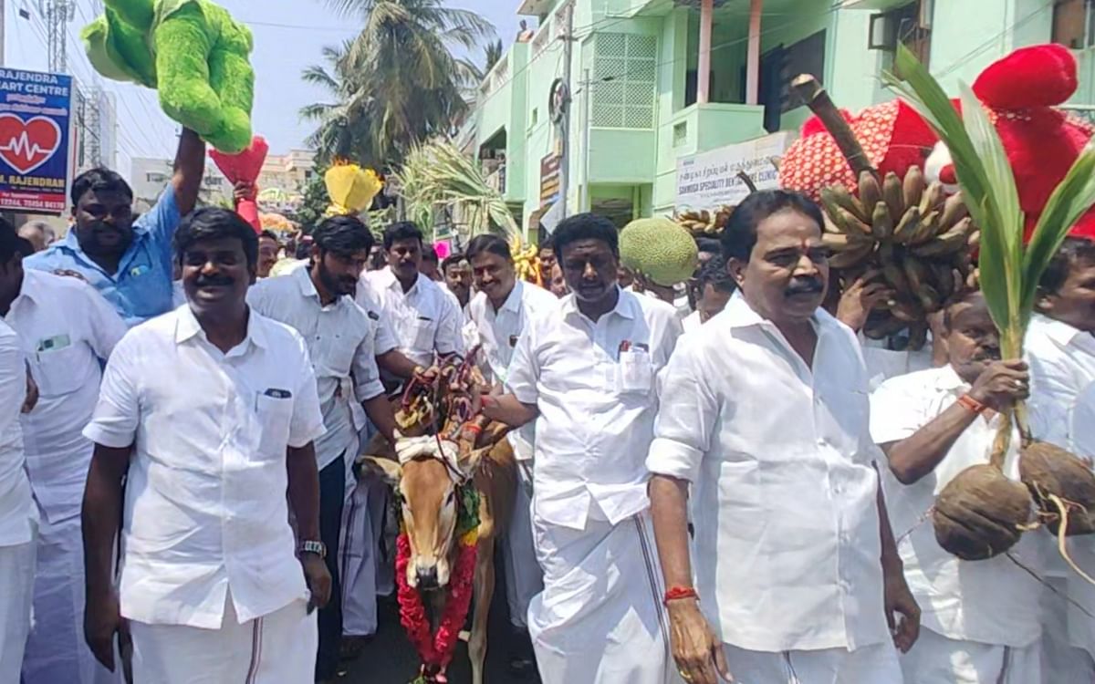 சேலம்: 100 கார்கள்; சீர்வரிசைகளில் இடம்பிடித்த `டெடி பியர்’... எடப்பாடியை நெகிழவைத்த விஜயபாஸ்கர்