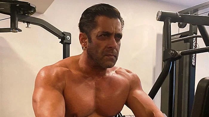 `சுற்றி ஏராளமான துப்பாக்கிகள்; சுதந்திரமாக சைக்கிள்கூட ஓட்ட முடியவில்லை'- வருந்திய சல்மான் கான்