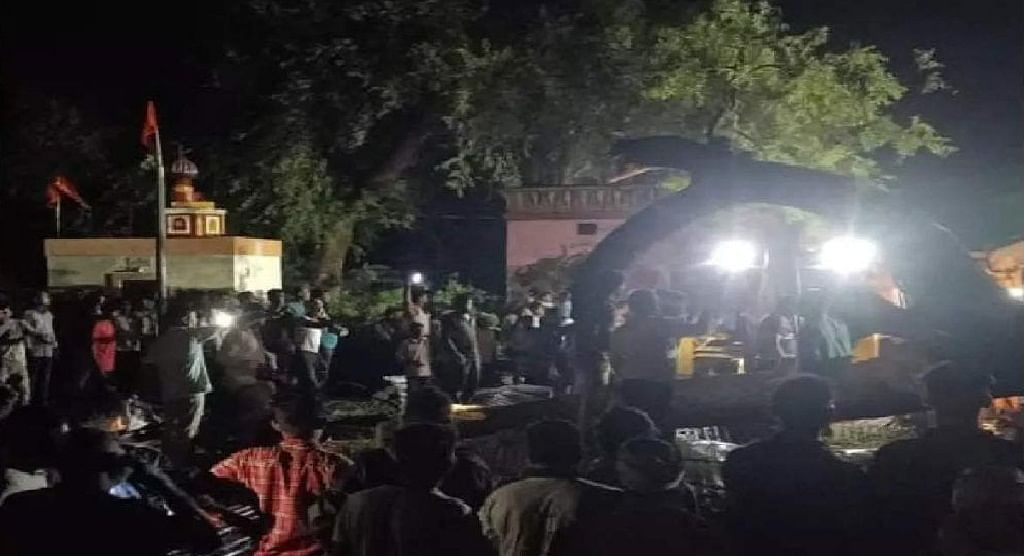மரம் விழுந்து விபத்து