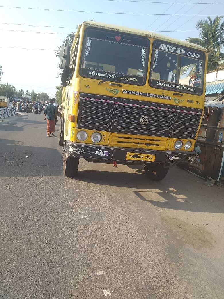 திருப்பூர்: 10-ம் வகுப்பு தேர்வெழுதிவிட்டு வந்த மாணவி லாரி மோதி உயிரிழந்த சோகம்!