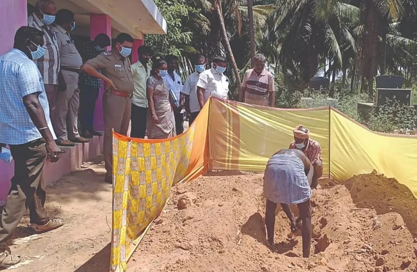 மாணவி சாவில் மர்மம்? - தகவல் தெரிவிக்காமல் அடக்கம்செய்த பெற்றோர்; போலீஸ் விசாரணை!