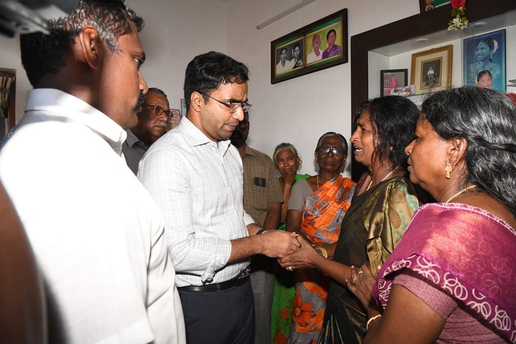 லூர்துவின் மனைவிக்கு ஆறுதல் கூறிய மாவட்ட ஆட்சியர்