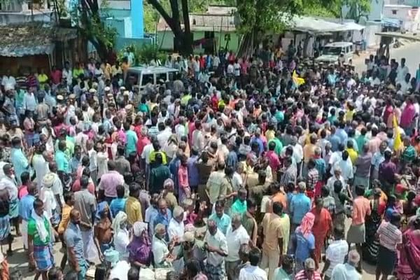 சாலைமறியல் போராட்டம்