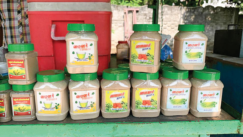 ஜூஸ் கடையில் மூலிகை பவுடர்