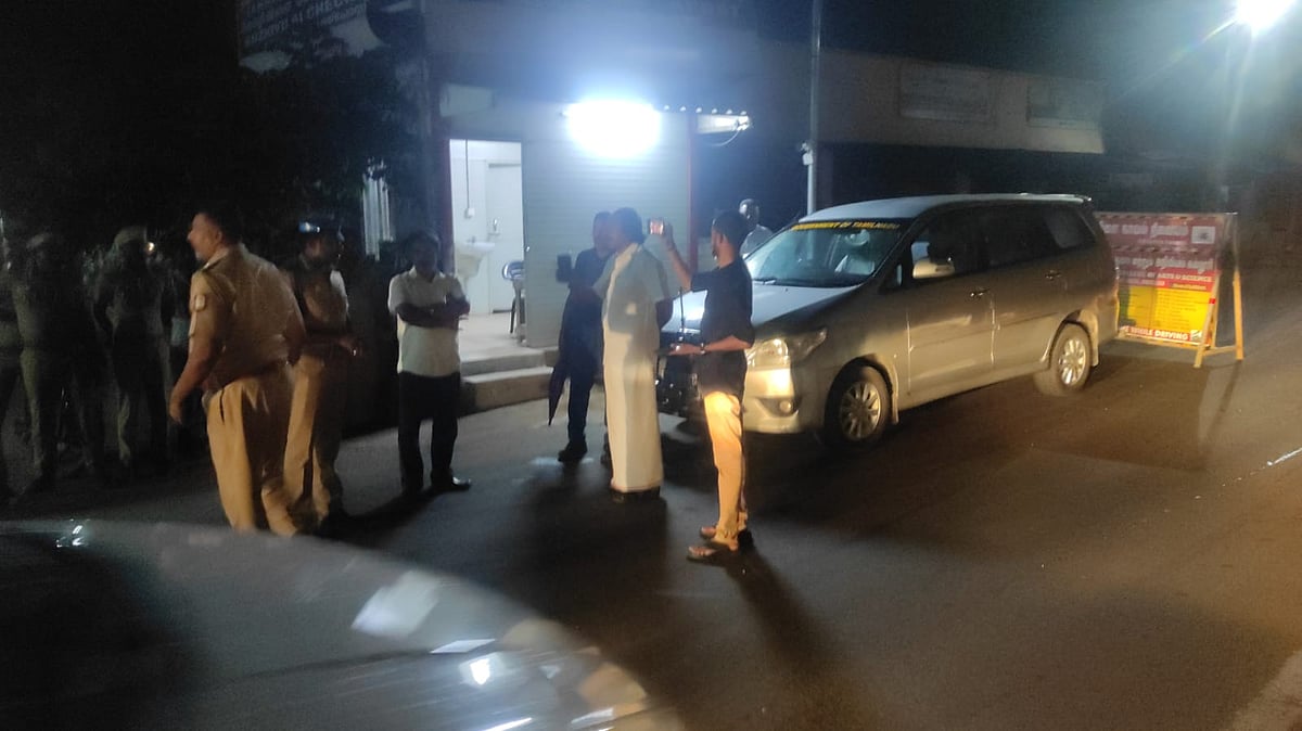 `இங்க கடத்தல் தொழிலா நடக்குது... எவ்வளவு அசிங்கம்?' - கனிமவள லாரிகளை பார்த்து ஆவேசமான அமைச்சர்