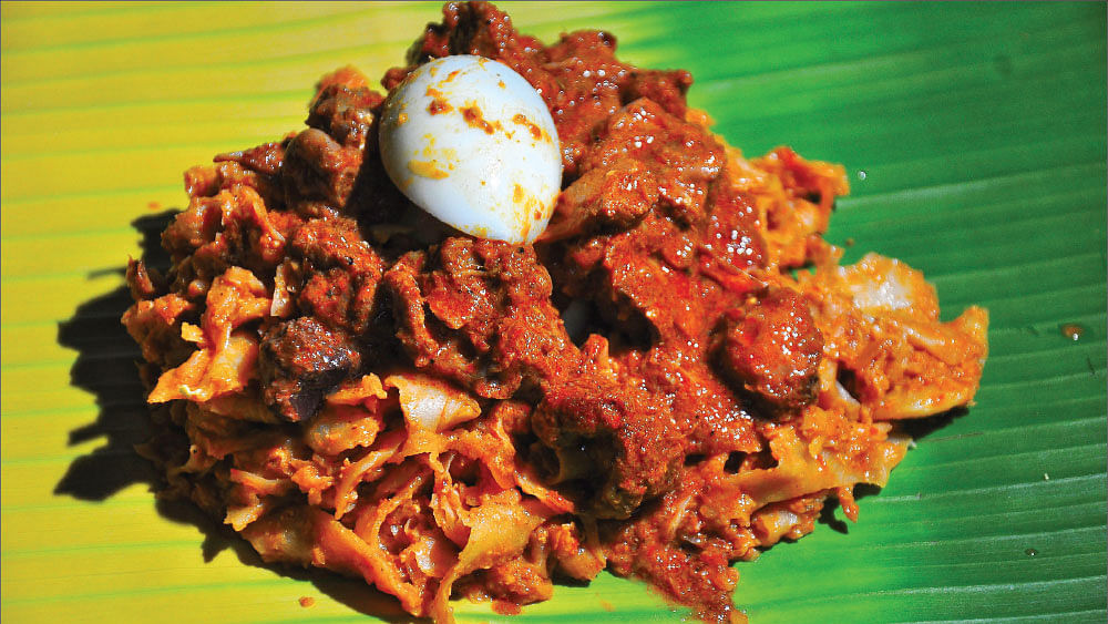 இலை பரோட்டாவும் நாட்டுக் கோழி வறுவலும்