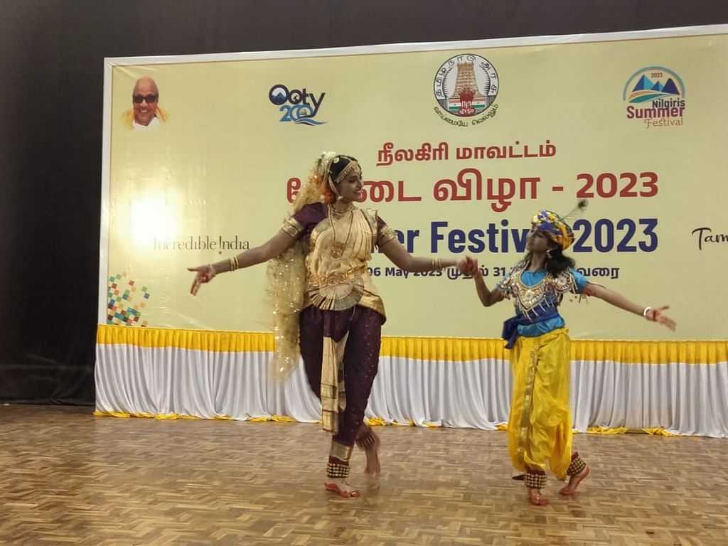 மாவட்ட வருவாய் அலுவலர் கீர்த்தி பிரியதர்ஷினி