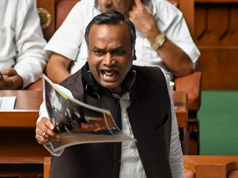 "அமைதியைச் சீர்குலைத்தால் அம்பேத்கரின் அரசமைப்பு அதிகாரத்தைக் காட்டுவோம்" - பிரியங்க் கார்கே காட்டம்