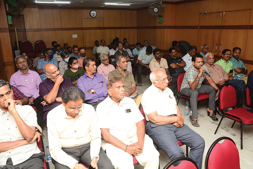 ‘‘நீண்ட கால முதலீட்டாளர்கள்
பங்குச் சந்தையில் தைரியமாக
முதலீடு செய்யலாம்..!’’