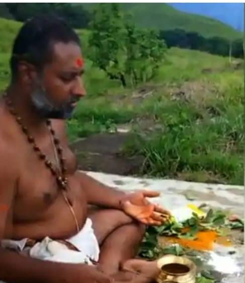 பொன்னம்பல மேட்டில் அனுமதியின்றி பூஜைசெய்த நாராயணன்