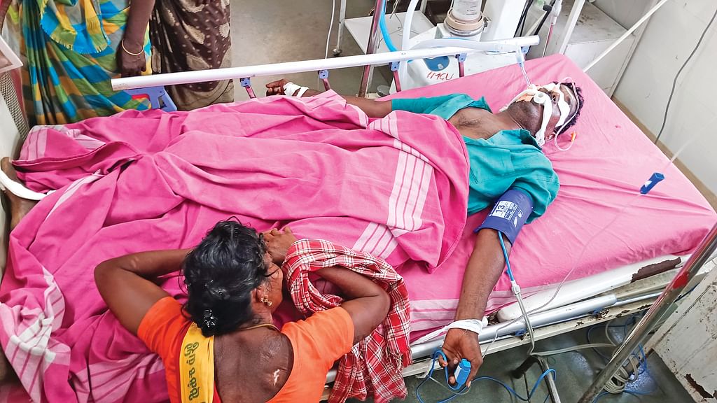 தீவிர மருத்துவ சிகிச்சை - உயிர் குடித்த கள்ளச்சாராயம்.