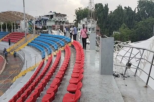 ஸ்மார்ட் சிட்டி திட்டத்தில் கட்டப்பட்ட மேற்கூரை இடிந்து விழுந்தது