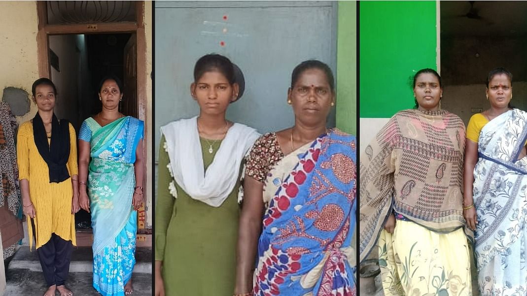 மாணவிகள் தங்கள் தாயுடன்