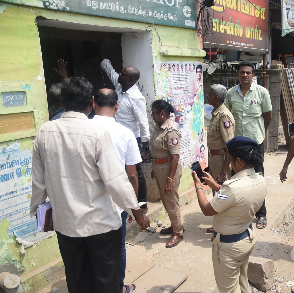 தஞ்சாவூர் டாஸ்மாக் கடையில் ஆய்வு